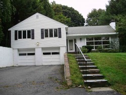 12 Hereford Rd, Newton, MA 02468 exterior