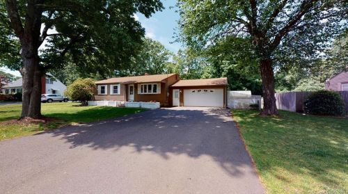 53 Leslie St, Windsor Locks, CT 06096 exterior