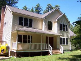 7 Crozier Ct, Seymour, CT 06478 exterior