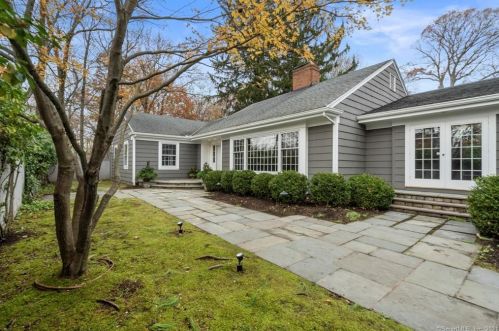42 Indian Head Rd, Riverside, CT 06878 exterior