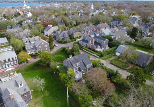 34 Liberty St, Nantucket, MA 02554 exterior