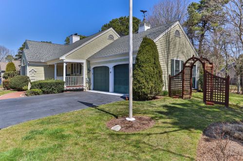 16 Starbeam Ln, Hyannis, MA 02601 exterior