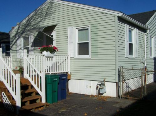 13 Tuttle Ave, Hampton-Beach, NH 03842 exterior