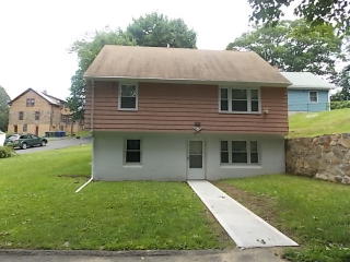 125 Woodlawn Ave, Bridgeport, CT 06606 exterior