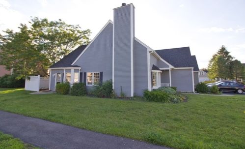 4 Flamingo Cir, Walpole, MA 02081 exterior