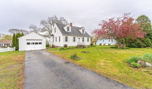876 Shennecossett Rd, Groton, CT 06340 exterior