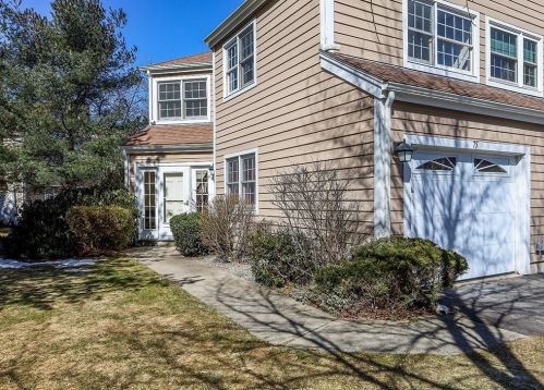 75 Clear Pond Dr, Walpole, MA 02081 exterior