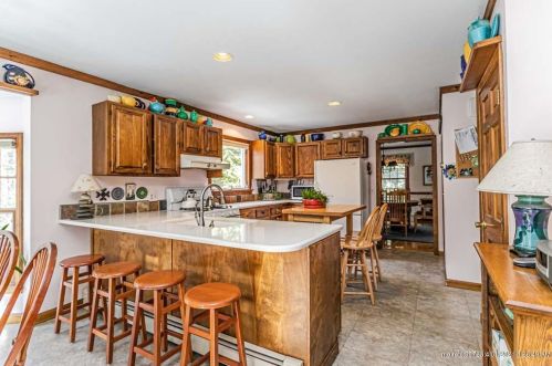 133 Highland Ave, Farmington, ME 04938 exterior