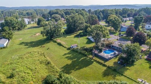 16 Taylor Dr, Portland, CT 06480 exterior