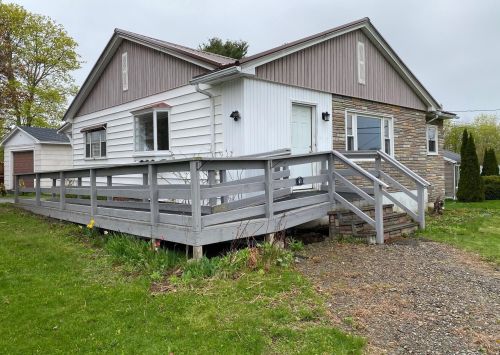 61 Grove St, Brewer, ME 04412 exterior