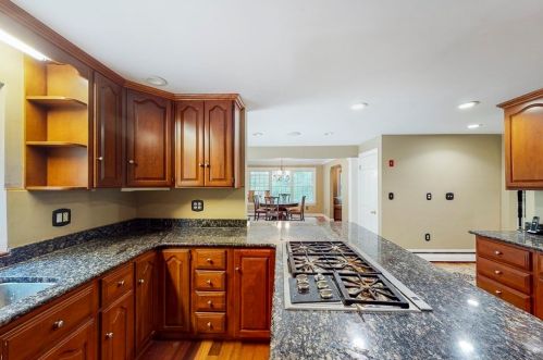 36 Woodside Rd, Topsfield, MA 01983 exterior