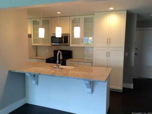 33 Lawson Ln, Ridgefield, CT 06877 exterior