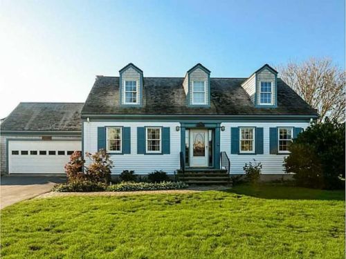 6 Mary Jane Ln, Newport, RI 02840 exterior