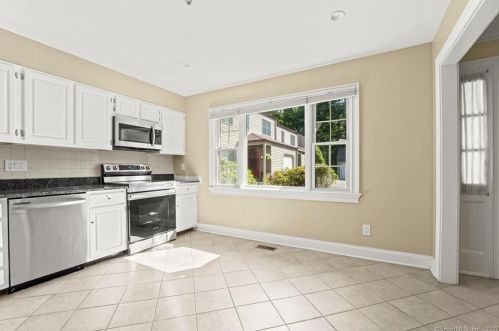 11 Lambert Cmn, Wilton, CT 06897 exterior