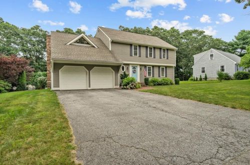 179 Pinecrest Dr, North Kingstown, RI 02852 exterior