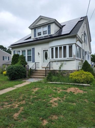 437 Pearl Lake Rd, Waterbury, CT 06706 exterior