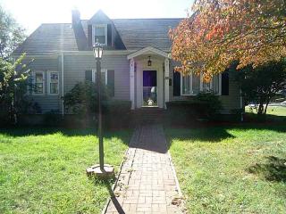 56 Lerner St, Warwick, RI 02888 exterior