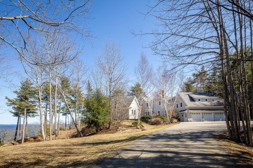 4 Beacon Ave, Camden, ME 04843 exterior