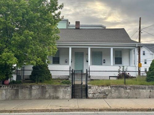 752 Social St, Woonsocket, RI 02895 exterior