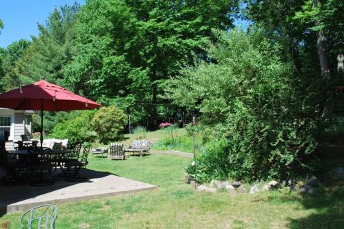 5 Teakwood Ct, East-Greenwich, RI 02818 exterior