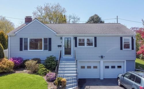 3 Sherri Ln, Middletown, RI 02842 exterior