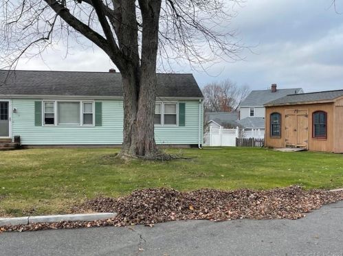 5 Dobson Cir, Middletown, CT 06457 exterior
