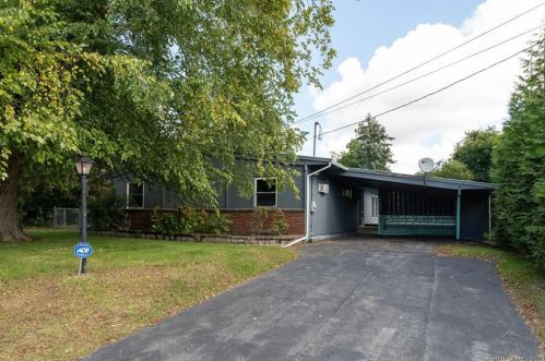 2 Albacore Dr, Waterford, CT 06385 exterior