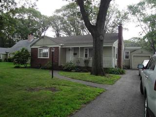 40 Dahlia St, Warwick, RI 02888 exterior