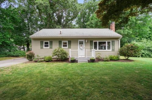 41 Woodward Rd, Raynham, MA 02767 exterior