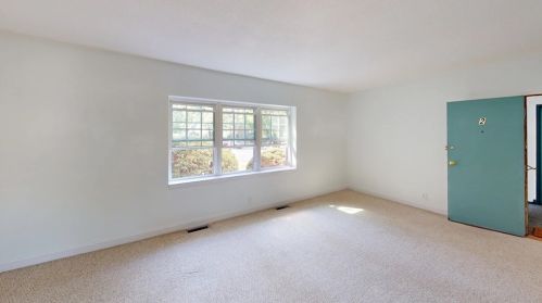 185 Lake Shore Rd, Roxbury-Xing, MA 02135 exterior