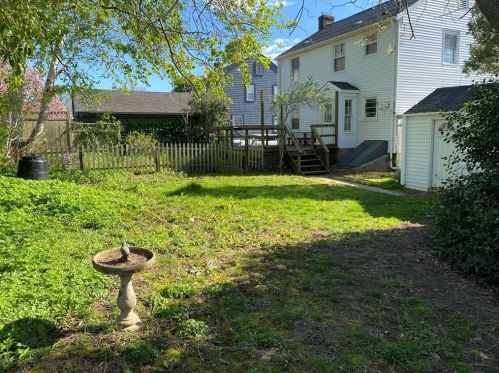 37 Malbone Rd, Newport, RI 02840 exterior