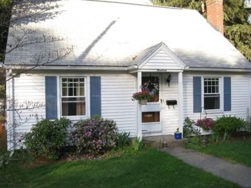 19 Manor Rd, Auburn, MA 01501 exterior