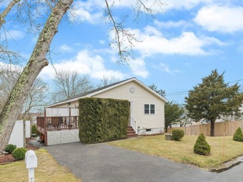 3 Hollis St, Westerly, RI 02891 exterior