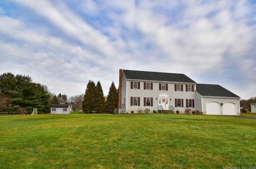 11 Old Country Ln, Ellington, CT 06029 exterior