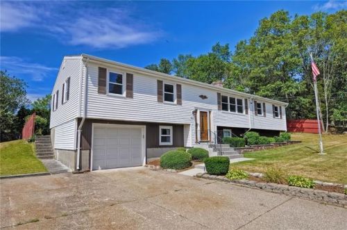 362 Ronald Ave, Cumberland, RI 02864 exterior