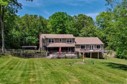 8 Turkey Hill Rd, Chester, CT 06412 exterior