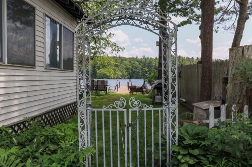 1013 Collettes Grove Rd, Derry, NH 03038 exterior