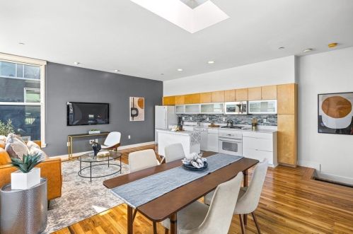 557 2Nd St, Roxbury-Xing, MA 02127 exterior
