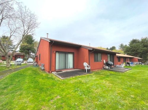 459 Asbury Rdg, Huntington, CT 06484 exterior