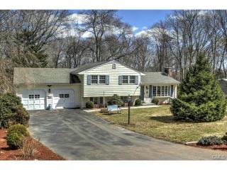 8 Round Hill Dr, Upper Stepney, CT 06468 exterior