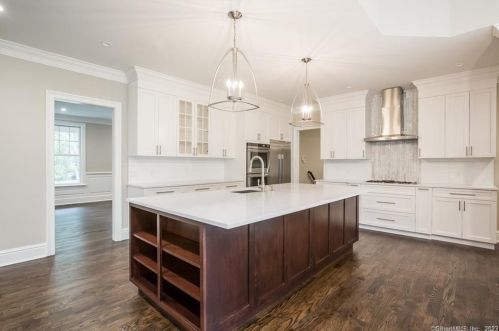 18 Deep Spring Ln, Stamford, CT 06907 exterior