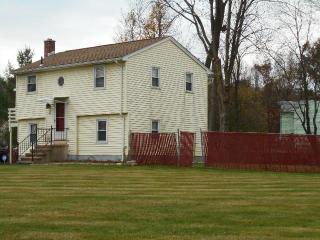 2 Sandra Dr, Bloomfield, CT 06002 exterior