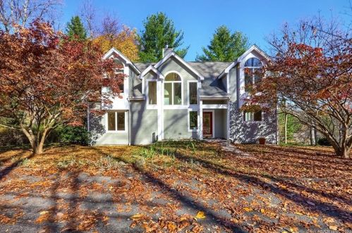 1 Breeze Hill Rd, Danbury, CT 06811 exterior