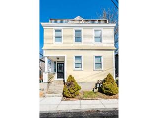 17 Newport Ave, Middletown, RI 02842 exterior