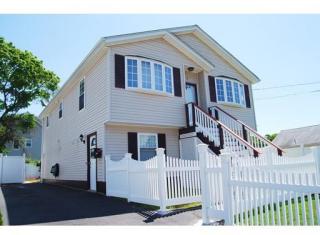 21 Doran Dr, Pawtucket, RI 02861 exterior