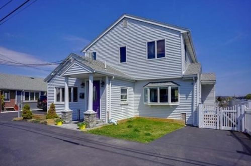 14 Hauman St, Pt Of Pines, MA 02151 exterior