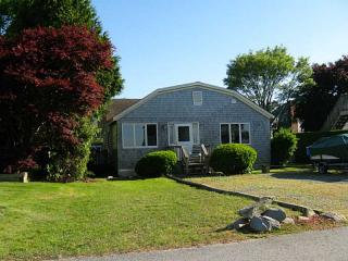 47 Anchorage Rd, Narragansett, RI 02882 exterior