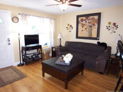 127 Delmont St, Manchester, CT 06042 exterior