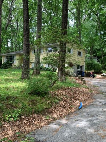 13 Forest Ln, Gales Ferry, CT 06335 exterior