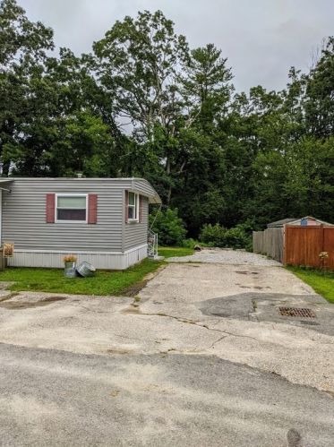 6 Holly Ln, Webster, MA 01570 exterior